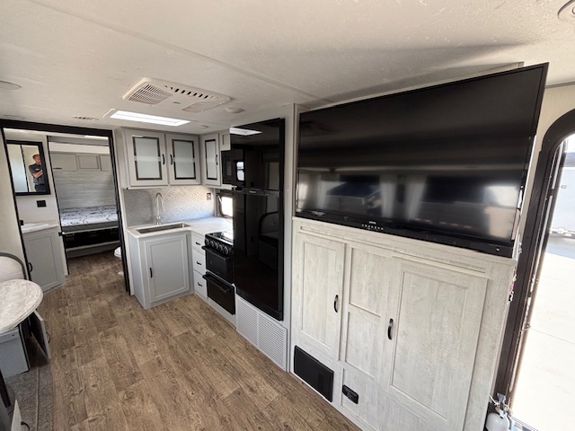 2022 Forest River Vibe 28BH - Image 17