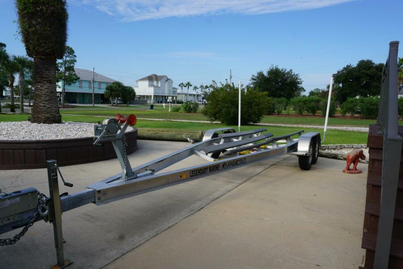 2022 Everglades 253 Center Console - Image 25