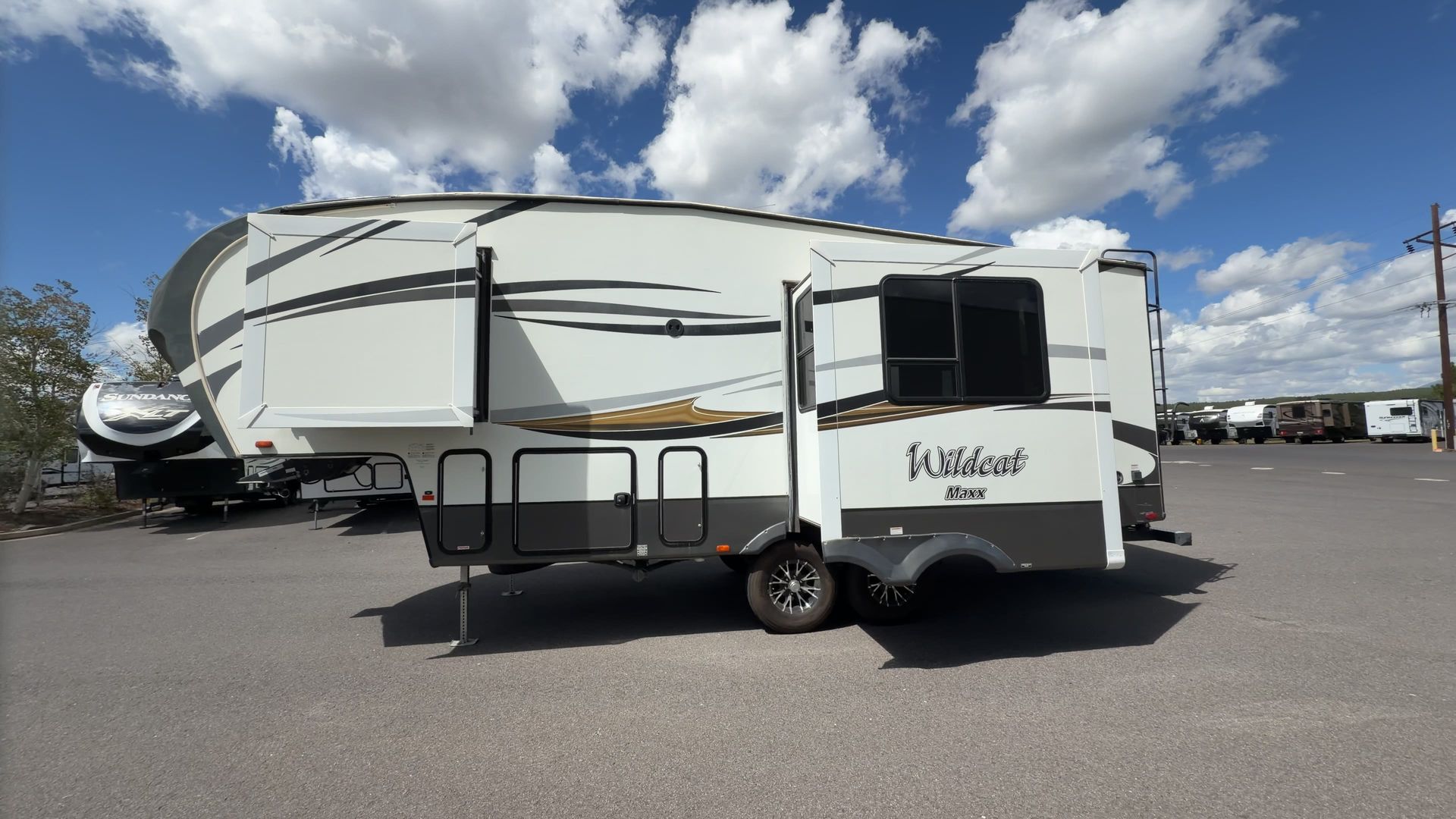 2015 Forest River Wildcat Maxx 242RLX - Image 12