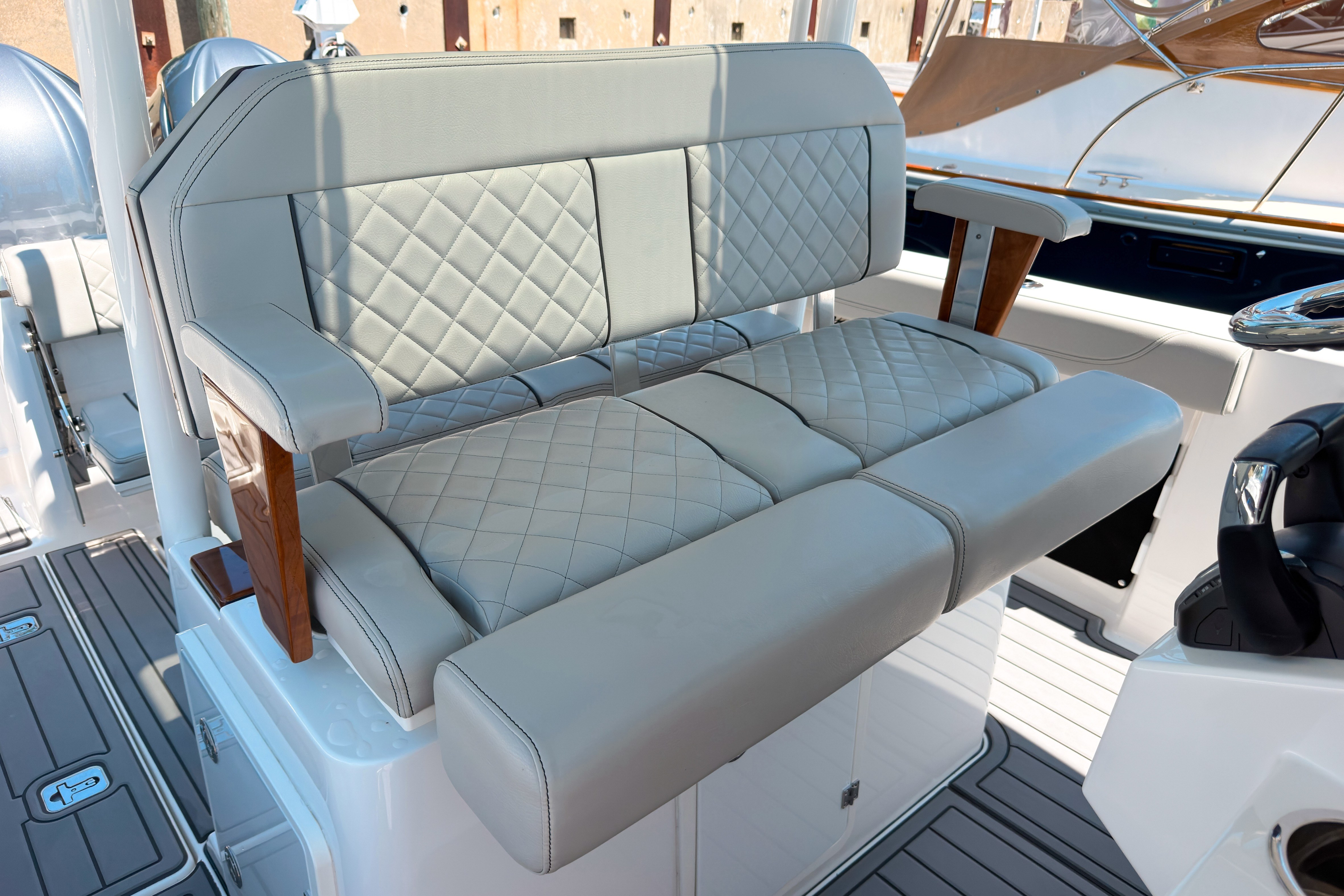 2022 PURSUIT S 288 Sport Base - Image 9