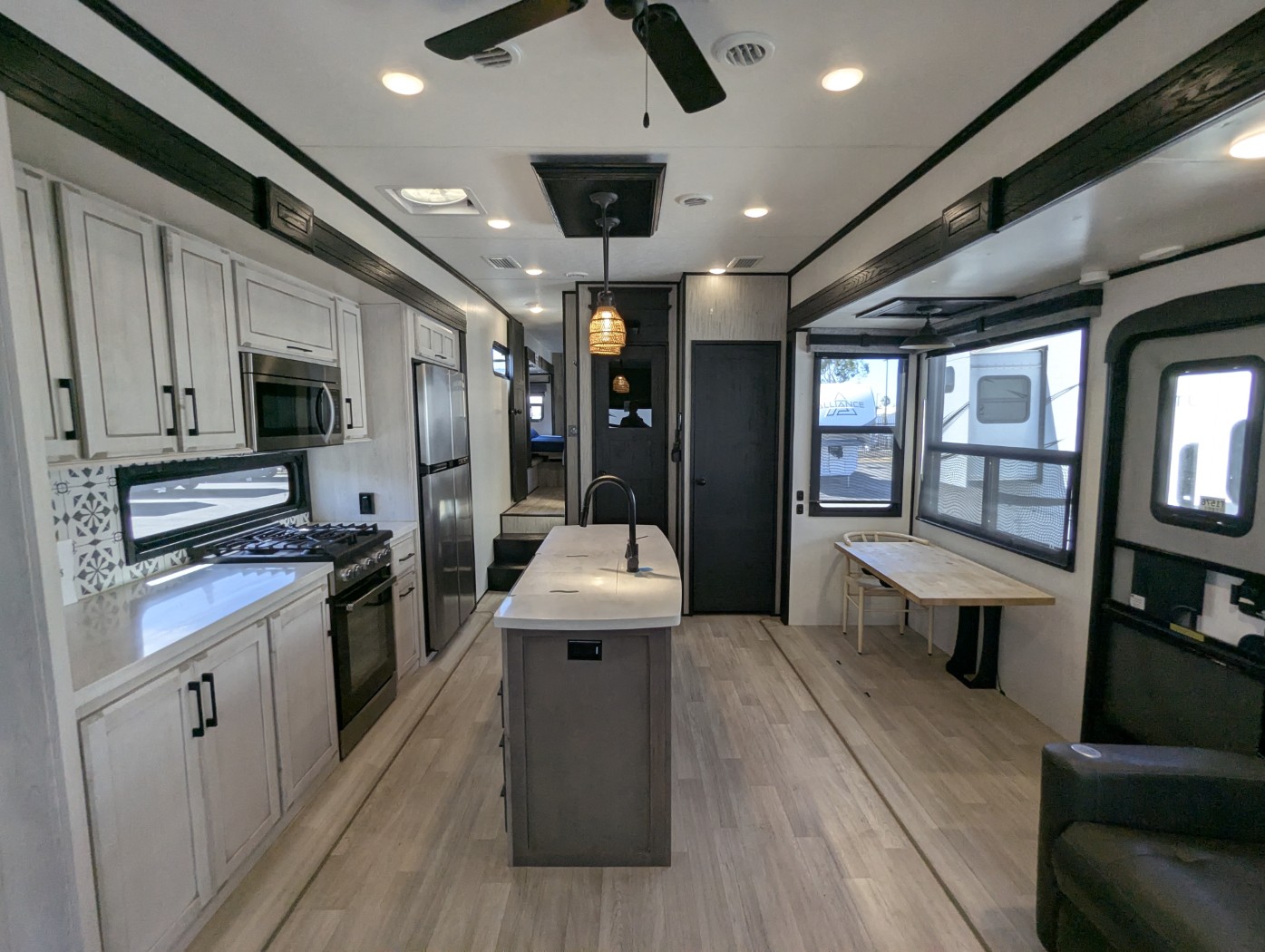 2023 KZ RV Durango Gold G383RLQ - Image 25