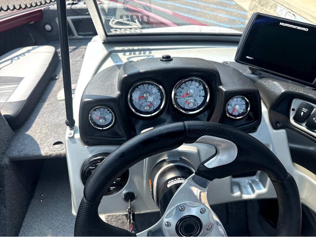 2018 Tracker Targa V18 - Image 17