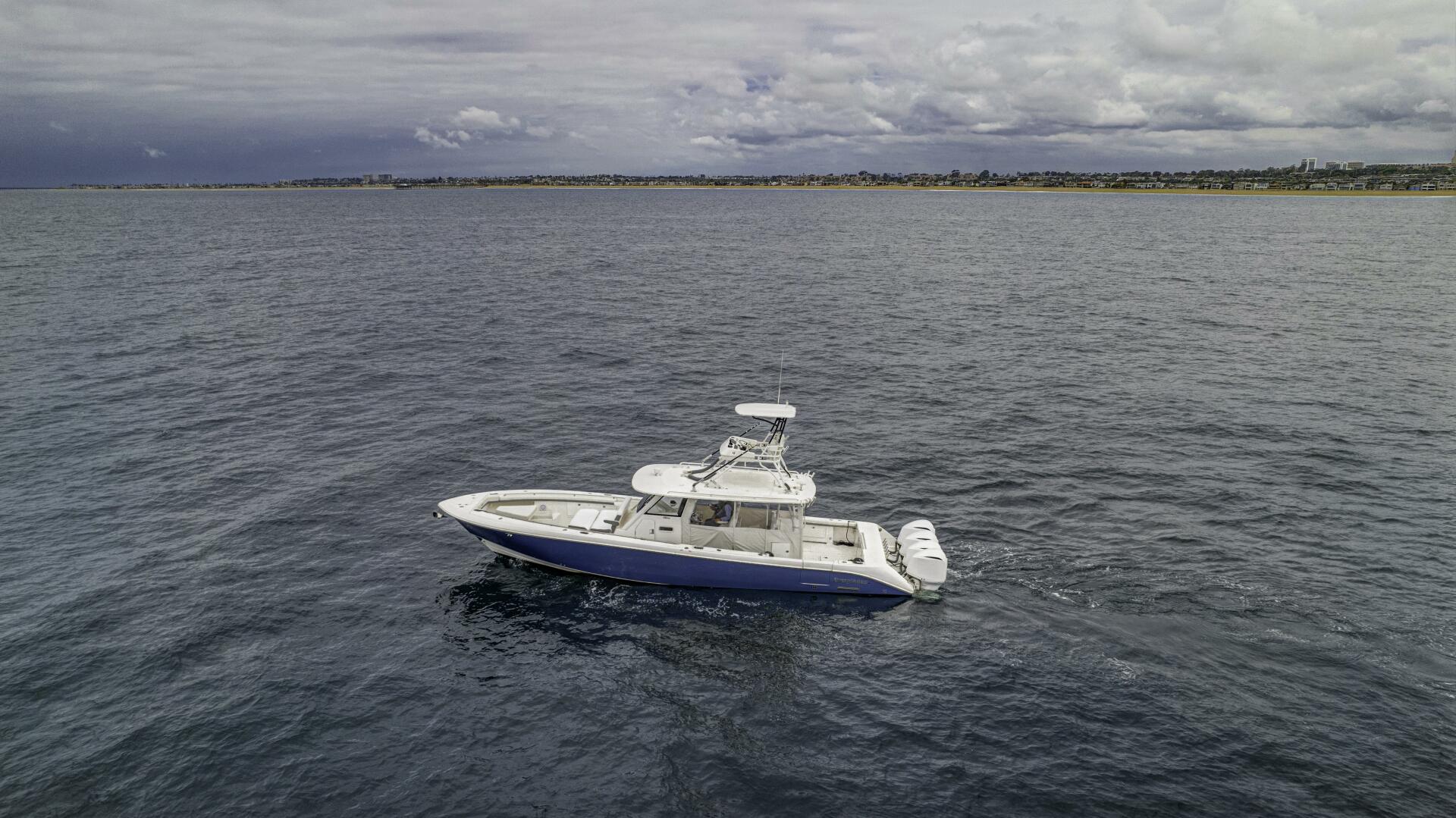 2015 Everglades 435 Center Console - Image 1