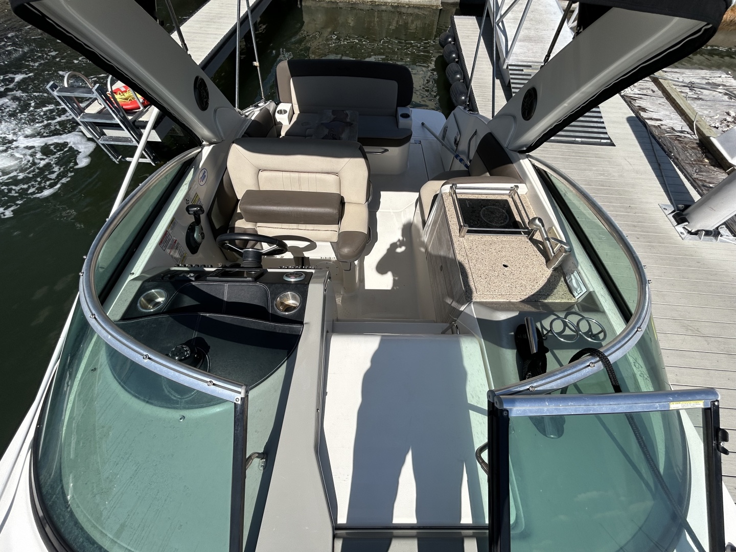 2014 Sea Ray - Image 38