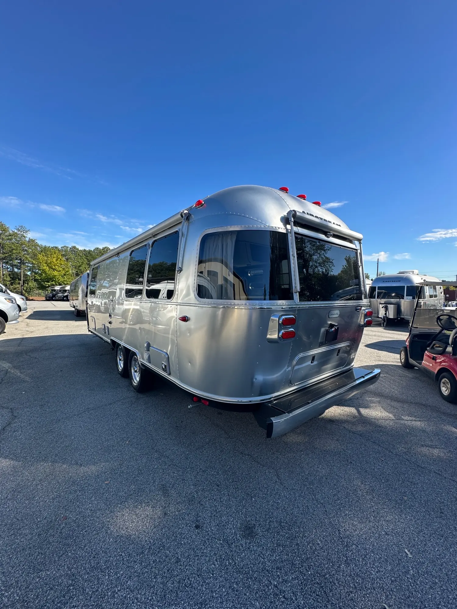 2027 Airstream Globetrotter 25FBT - Image 4