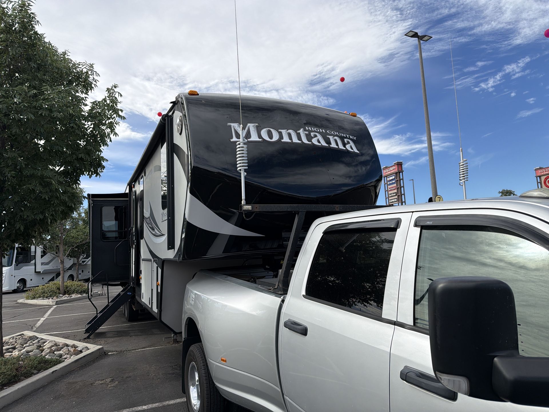2015 Keystone Montana High Country 353RL - Image 2