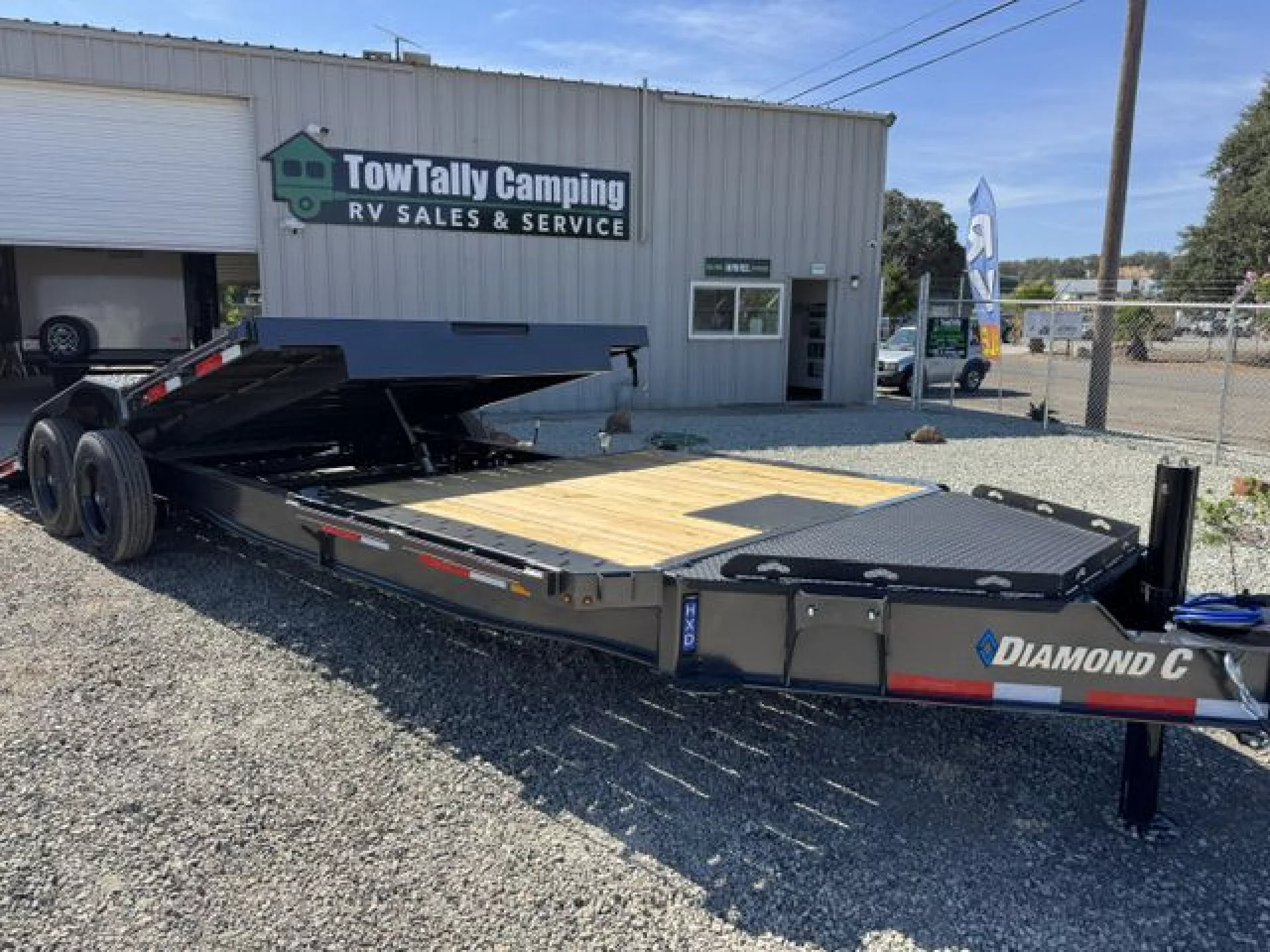 2027 DIAMOND C TRAILERS DIAMOND C HXD 208 - Image 1