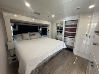 2027 JAYCO PINNACLE 32RLTS - Image 8
