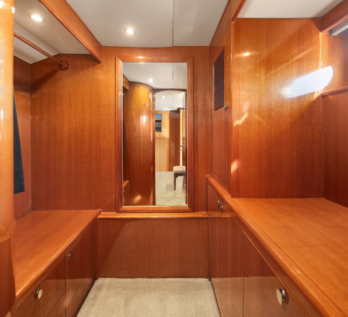 2014 Hampton 720 Skylounge LRC - Image 50