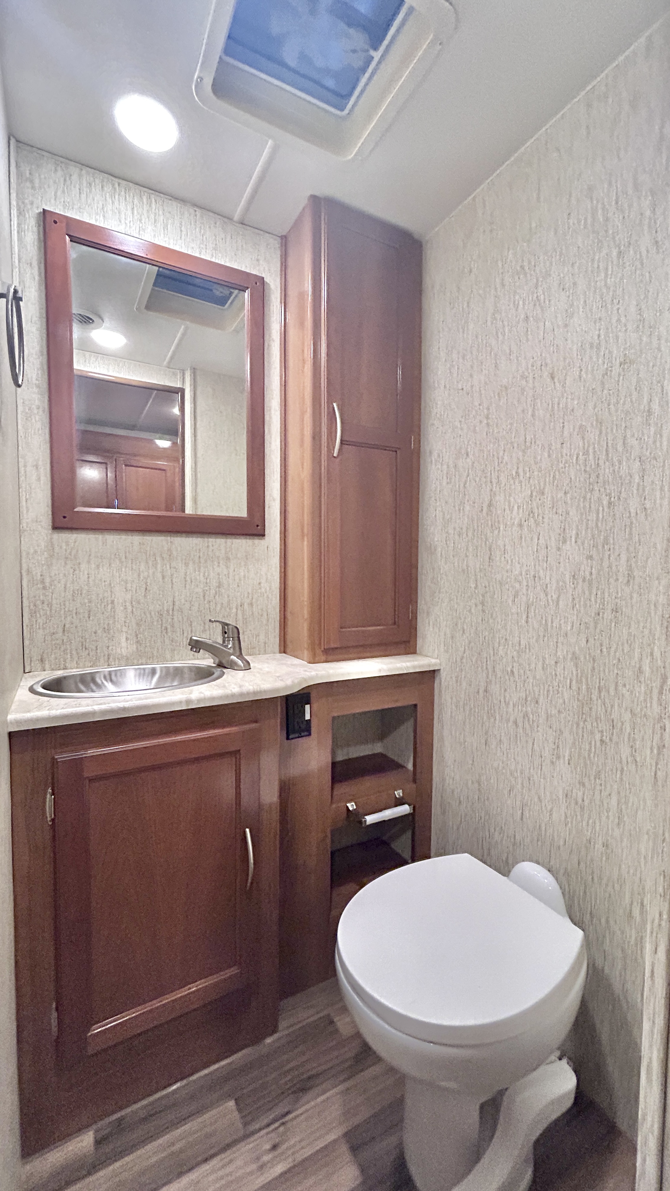 2019 Coachmen Mirada 35BH - Image 25