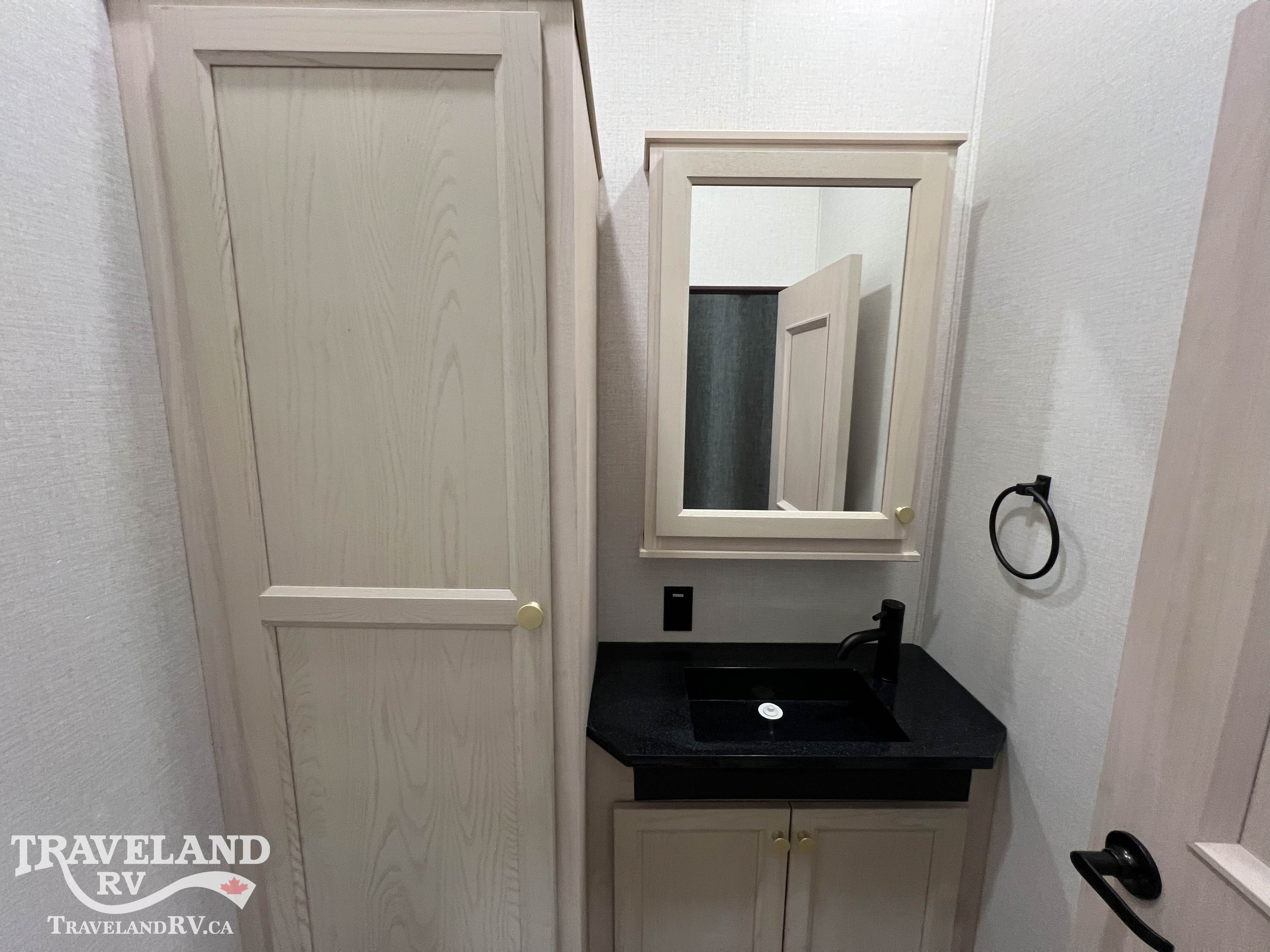 2026 Forest River Cedar Creek Cottage 40CFL2B - Image 32