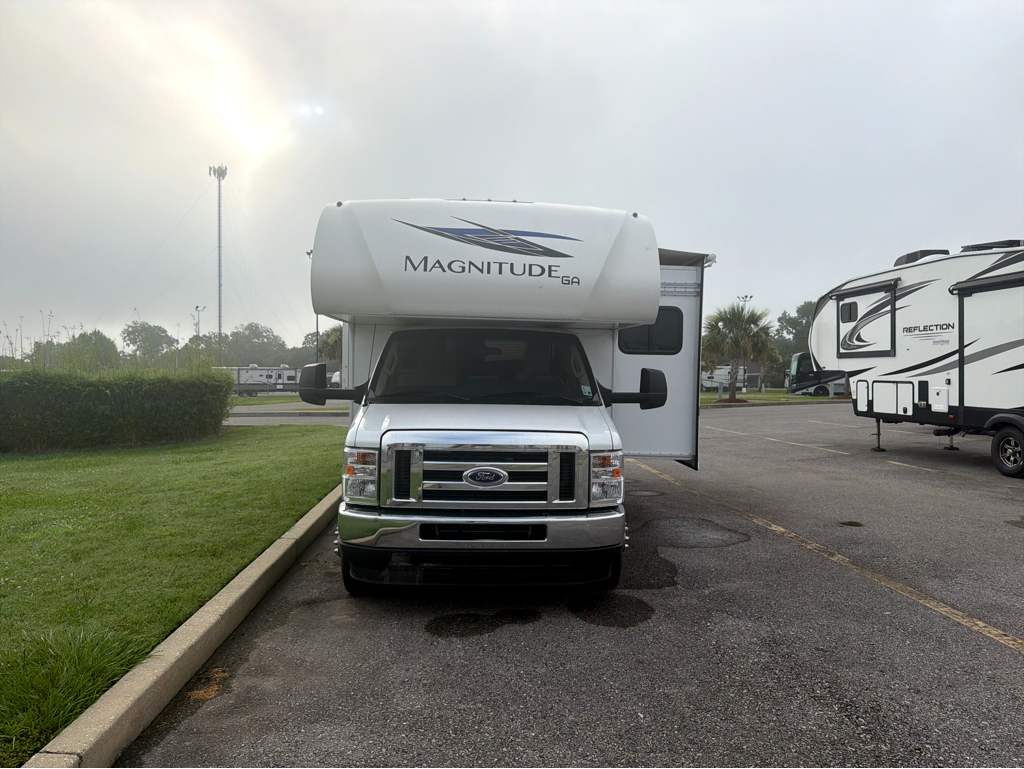 2025 Thor Motor Coach MAGNITUDE GA24 - Image 2