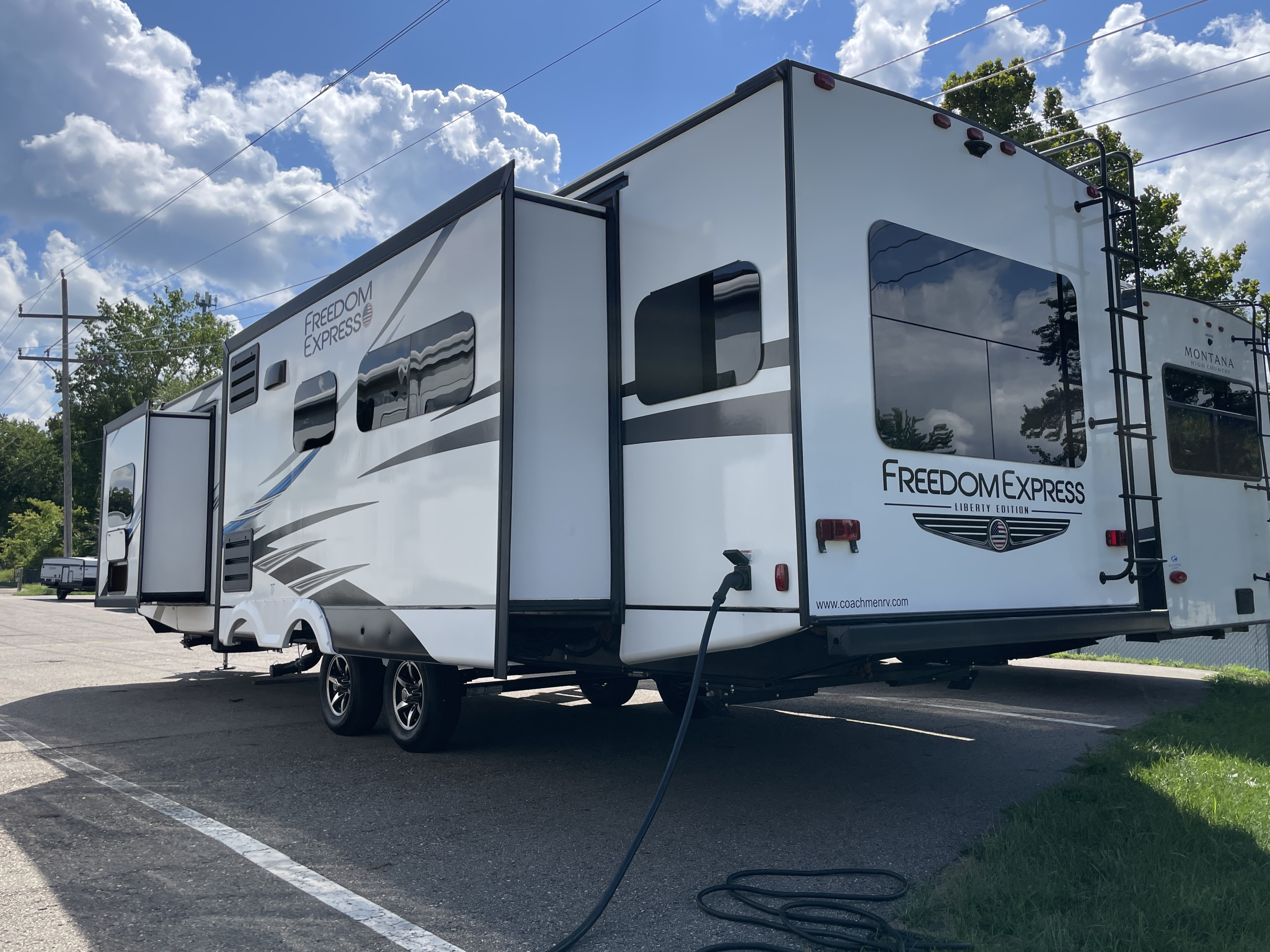 2021 Coachmen Freedom Express Liberty Edition 324RLDSLE - Image 5