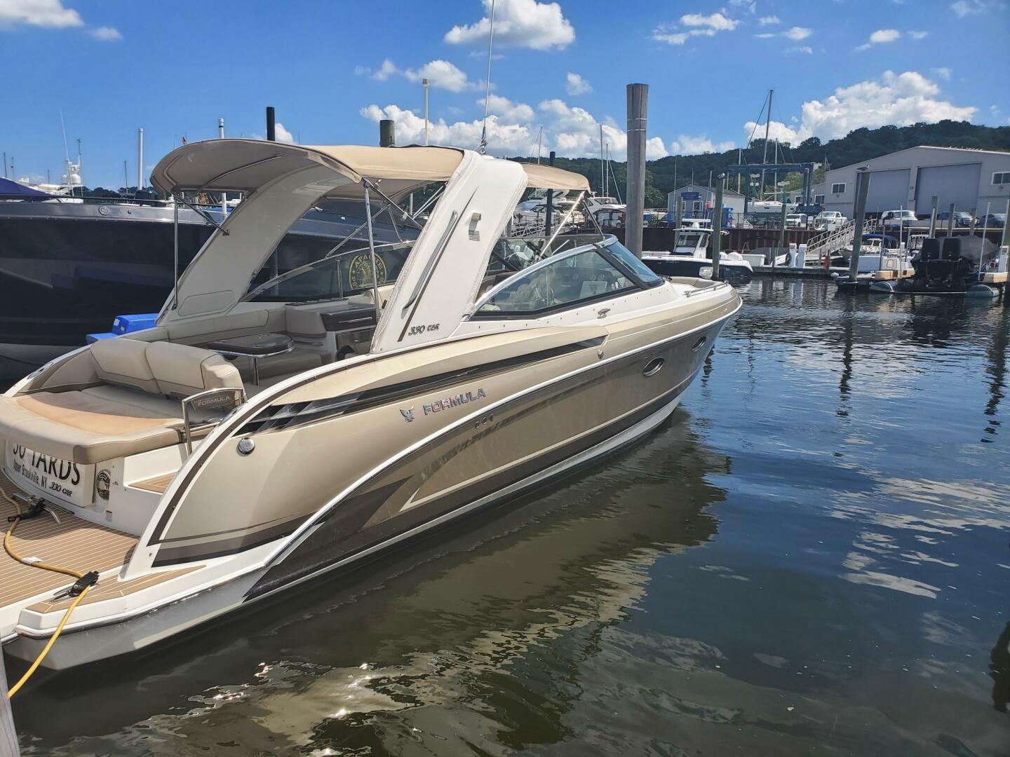 2015 Formula 330 Crossover Bowrider - Image 3