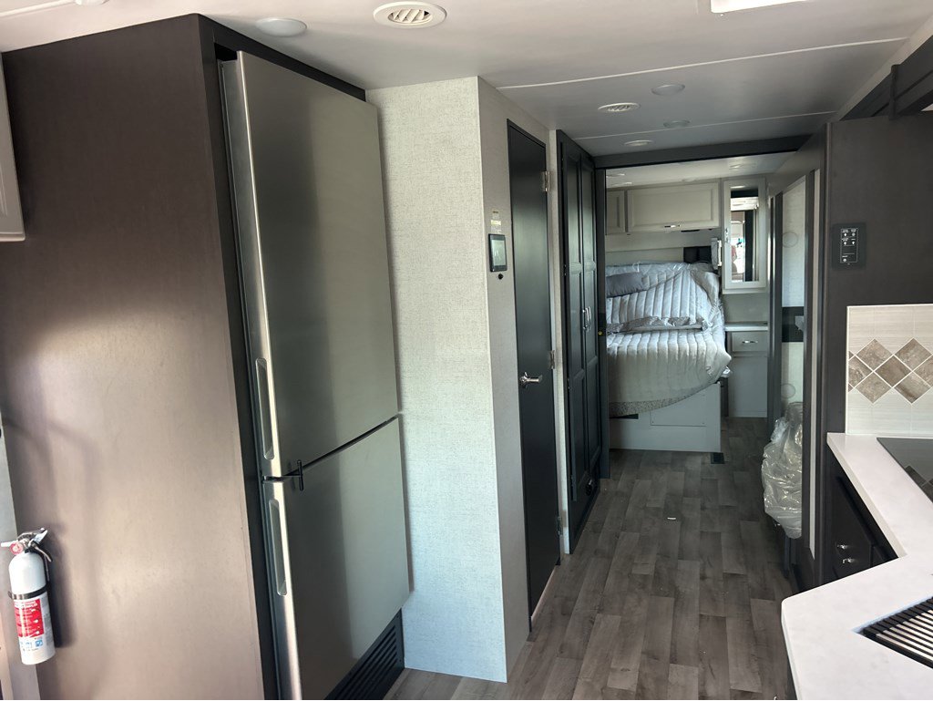 2026 THOR MOTOR COACH PALAZZO 33.5 - Image 12