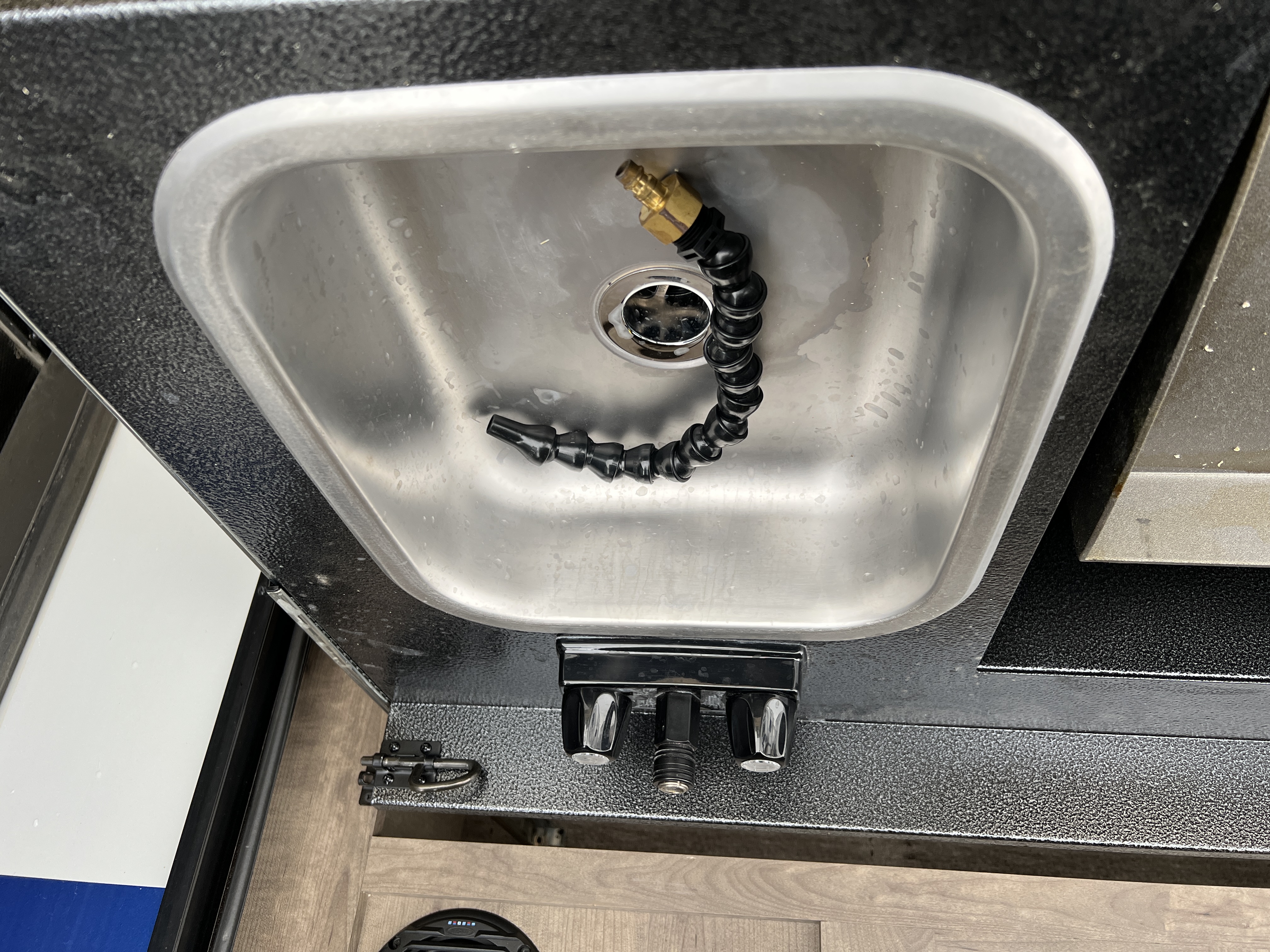 2022 VENTURE RV SPORTREK 327VIK - Image 14