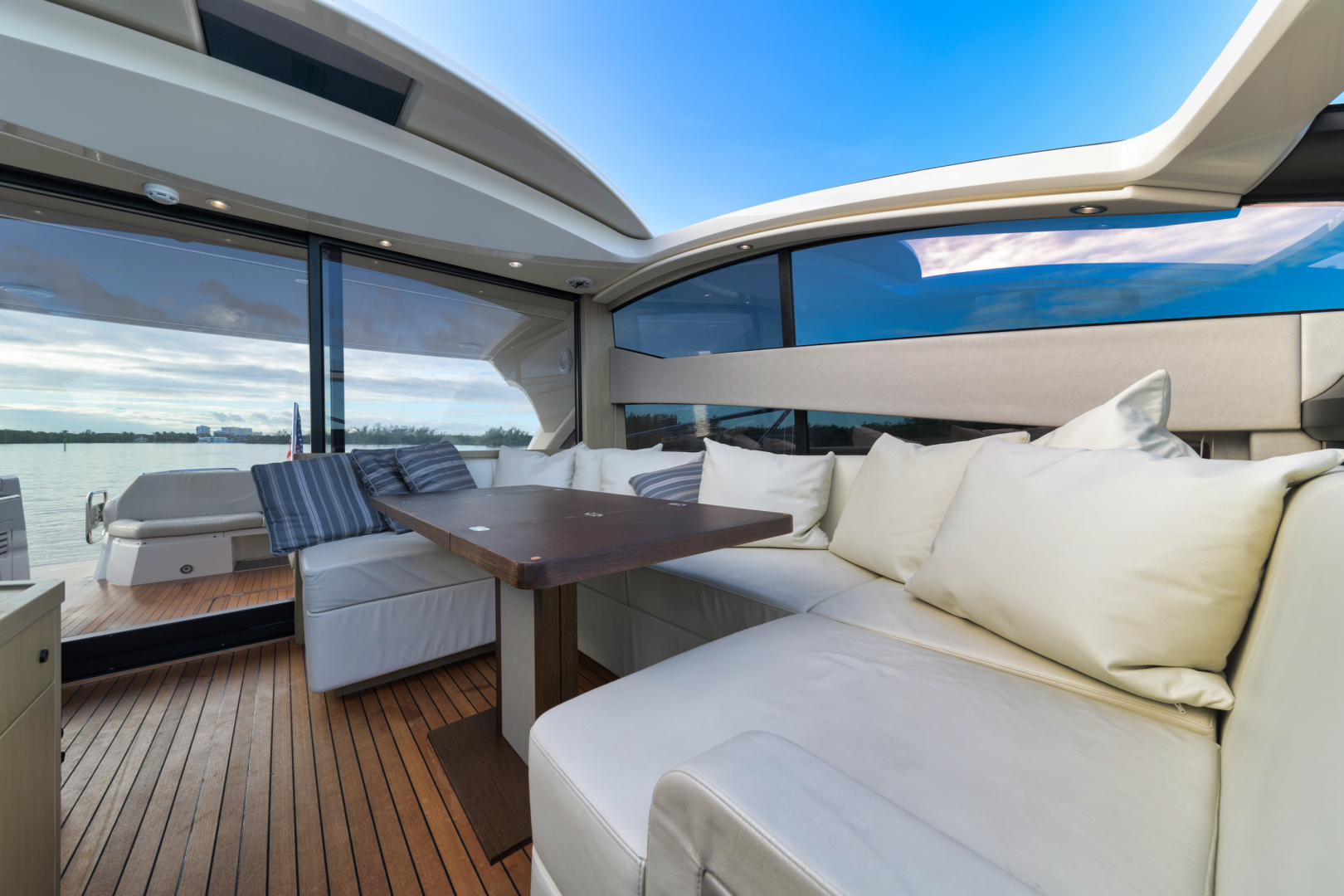 2017 Sunseeker Predator - Image 29