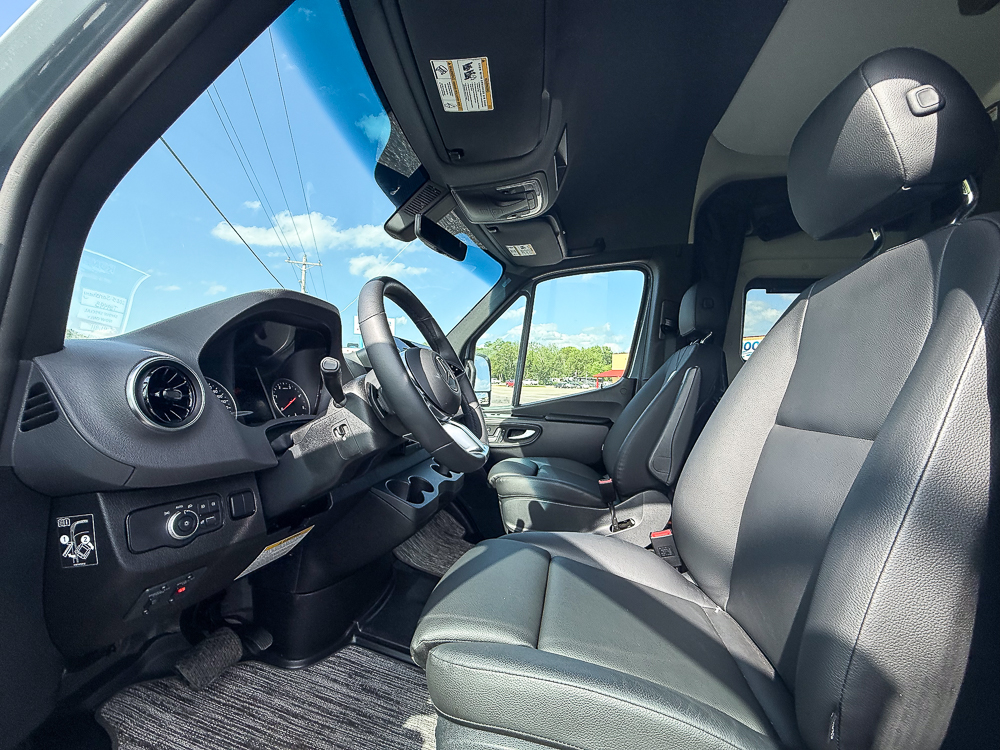 2025 THOR MOTORCOACH 19A - Image 15