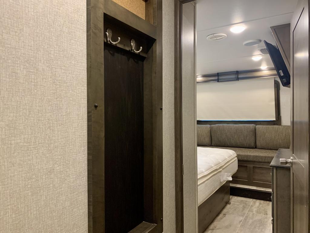 2019 Keystone Montana 3811MS - Image 34