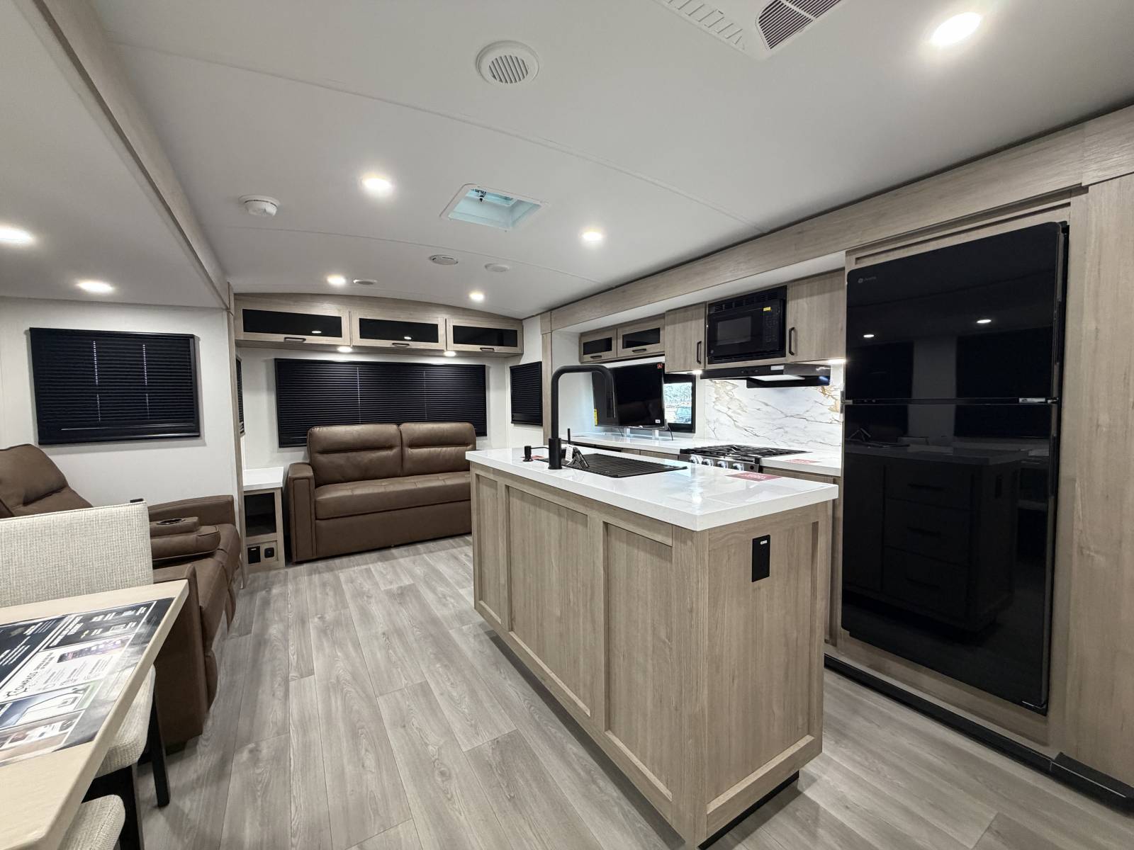 2026 Grand Design Imagine 2970RL - Image 9
