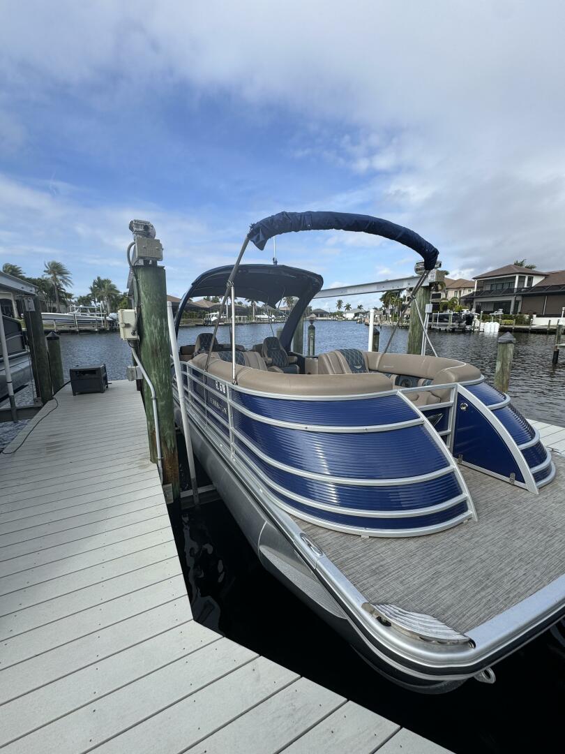 2021 Bennington - Image 3