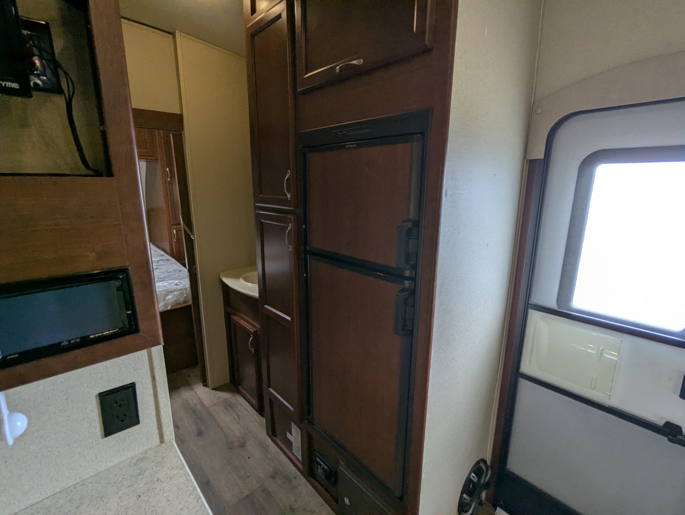 2016 EverGreen RV Reactor 27FS - Image 26