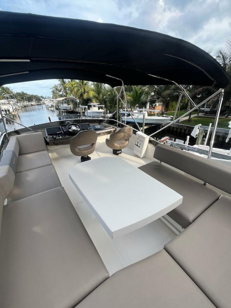2017 Marquis 500 Sport Yacht - Image 13