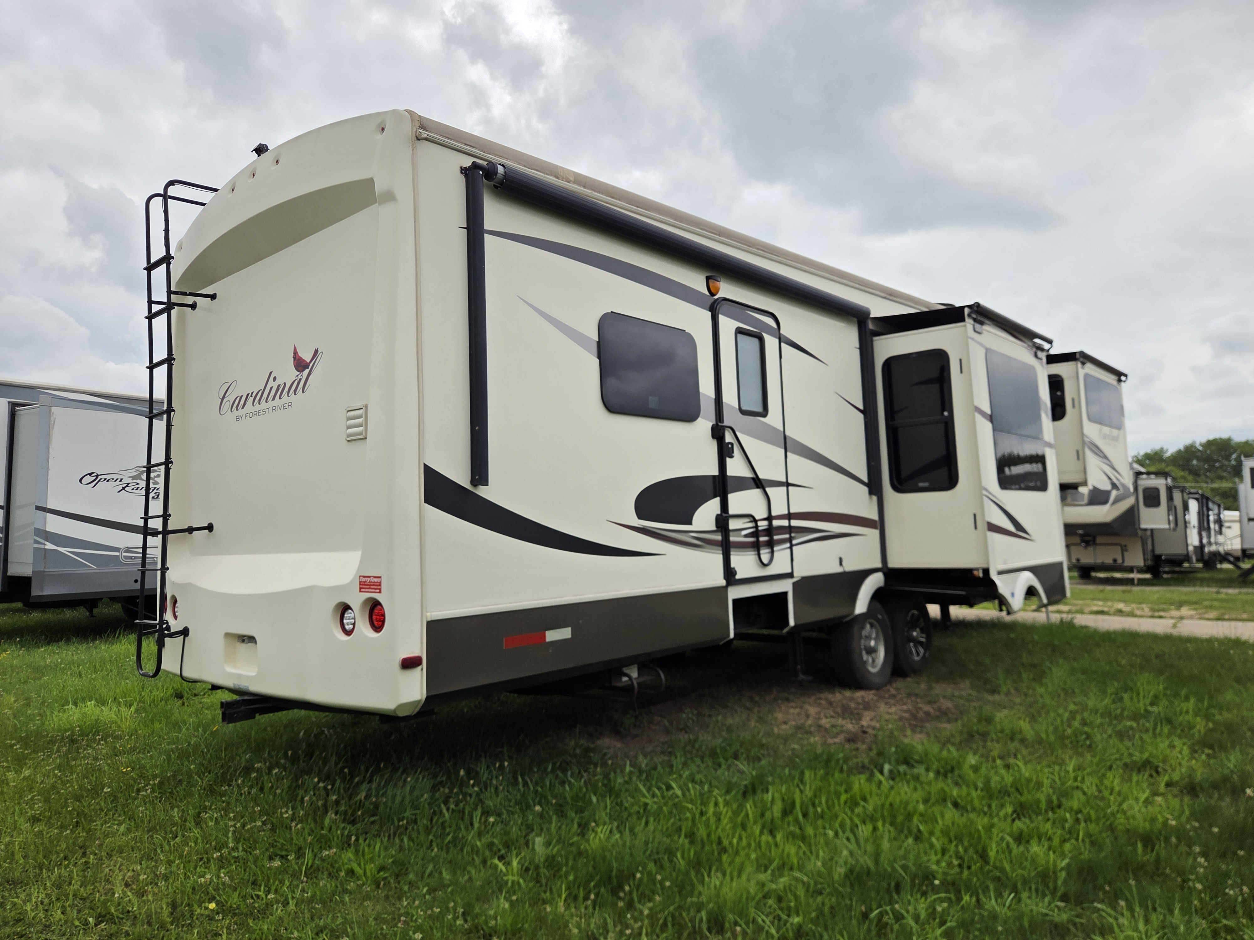 2016 Forest River Cardinal 3825FL - Image 2
