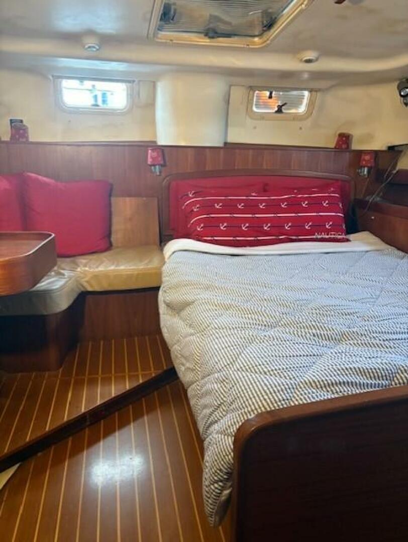 1999 Hunter Passage 450 - Image 9