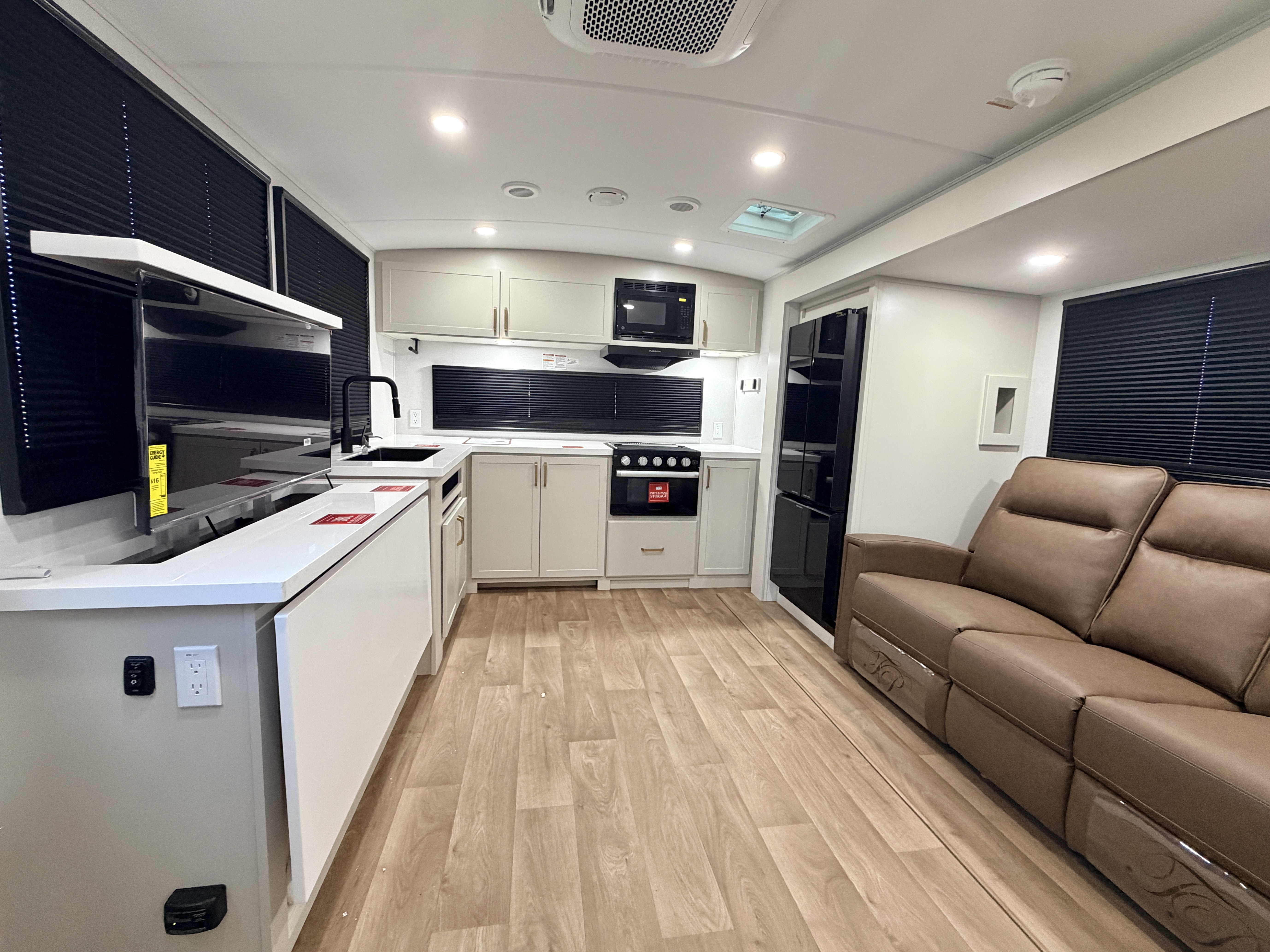 2027 Grand Design Imagine 2700BS - Image 9