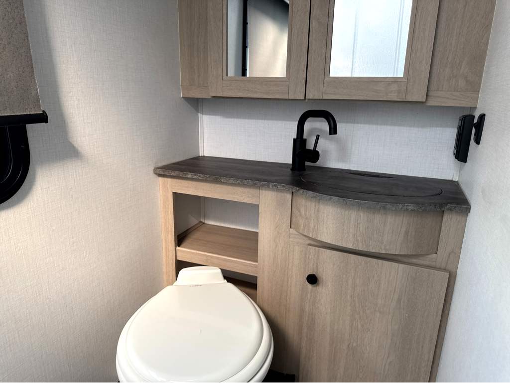 2025 FOREST RIVER SUNSEEKER 2400T - Image 29