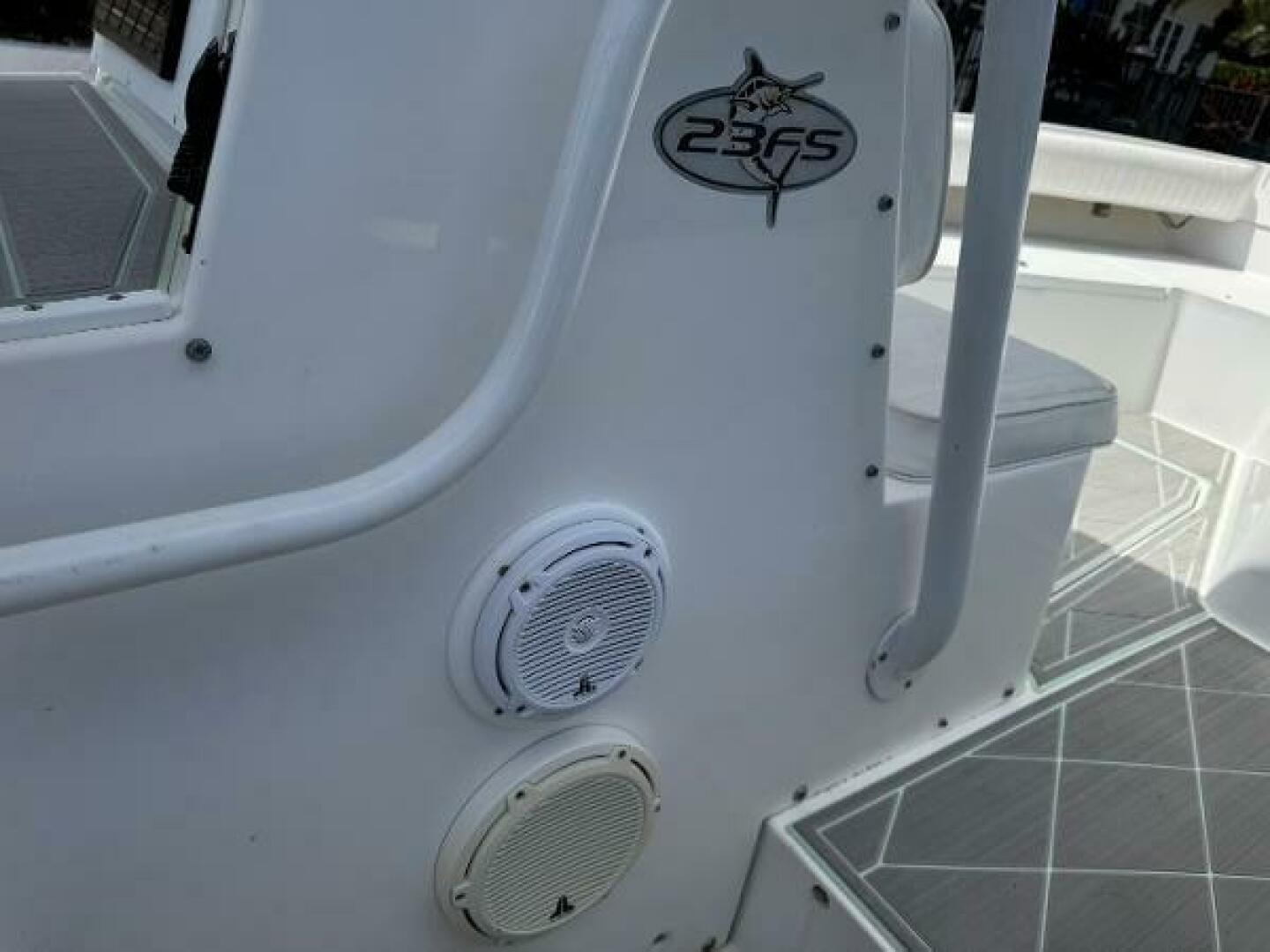 2005 Regulator 23 Center Console - Image 25
