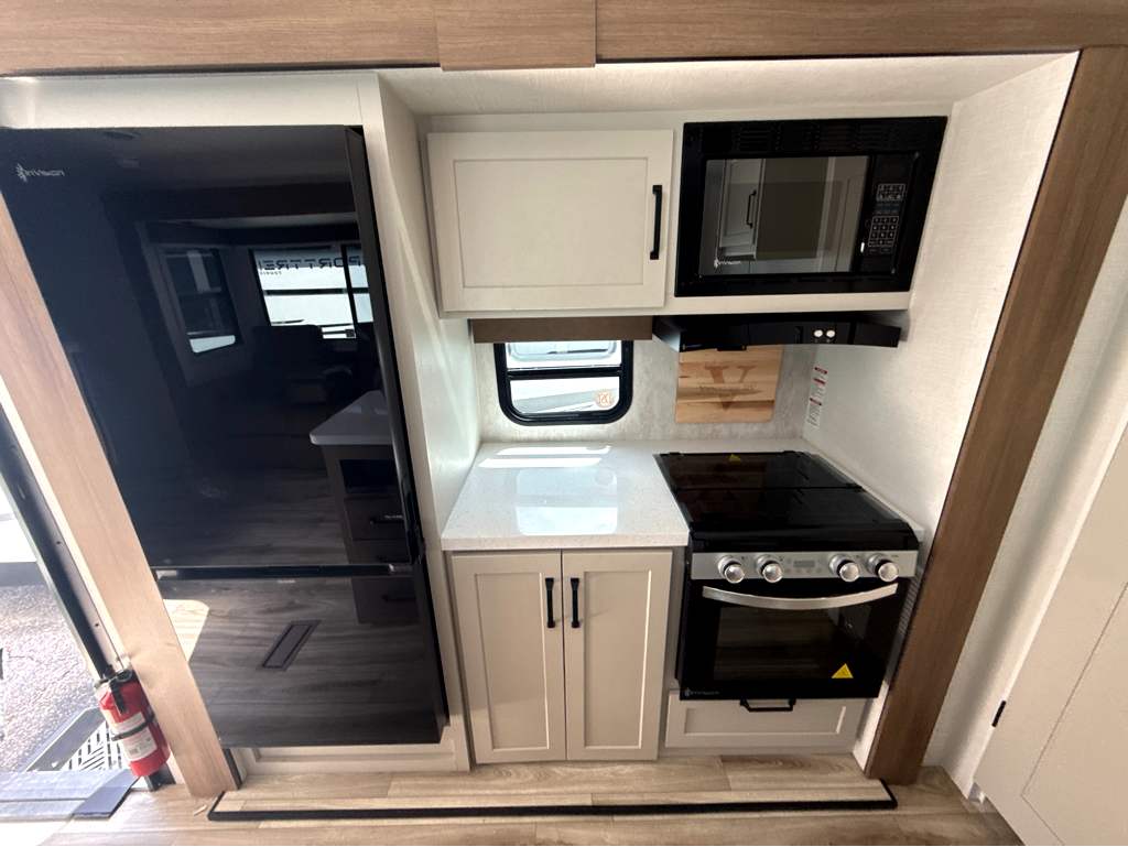 2027 VENTURE RV SPORTTREK 333VIK - Image 12