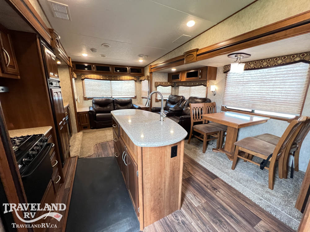2015 Prime Time Crusader 295RST - Image 3