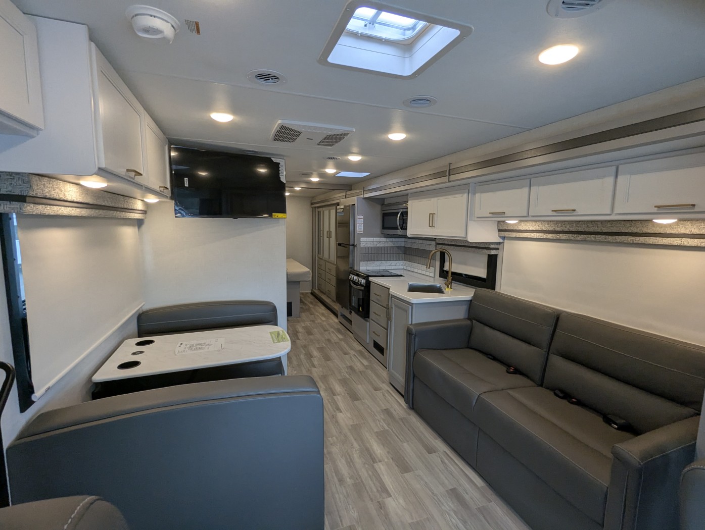 2026 Thor Motor Coach Windsport 29L - Image 13