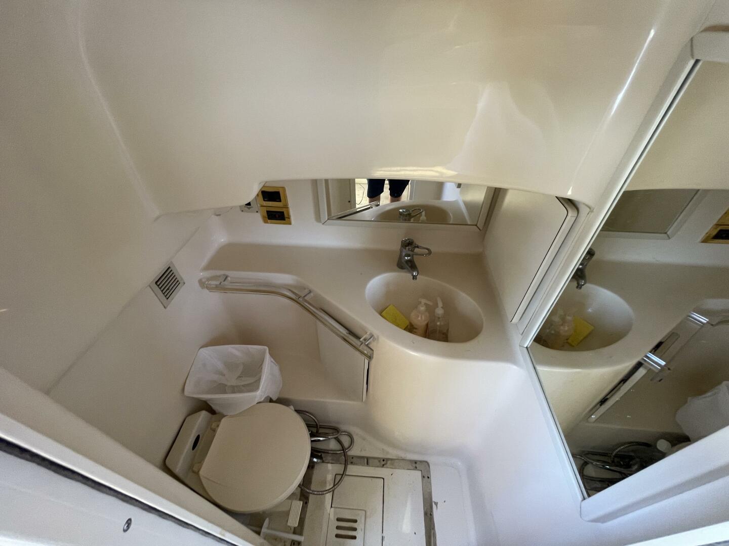 1998 Sea Ray 630 Super Sun Sport - Image 25