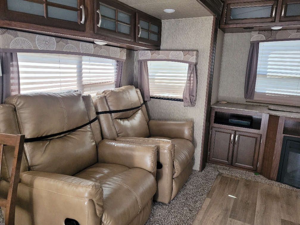 2016 Dutchmen Denali 287 RE - Image 7