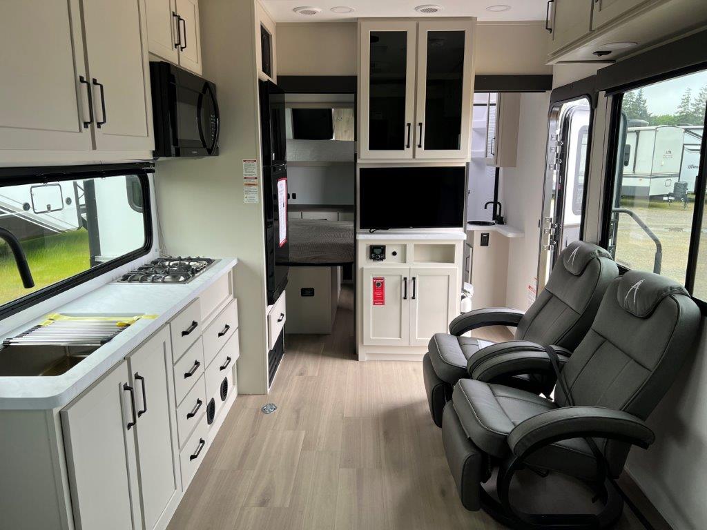 2026 Grand Design Momentum G-Class 21G - Image 6