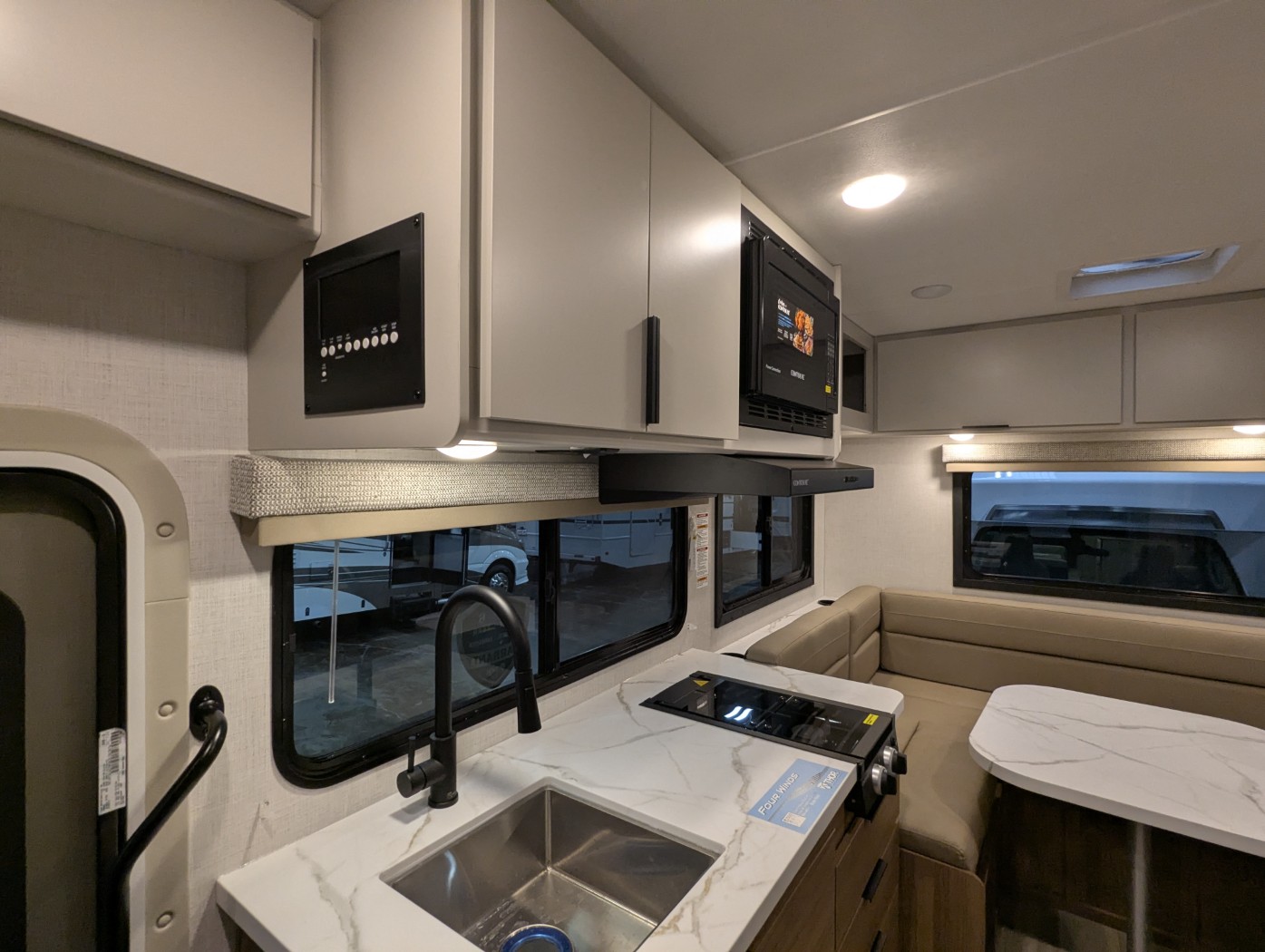 2027 Thor Motor Coach Four Winds 19Z - Image 15