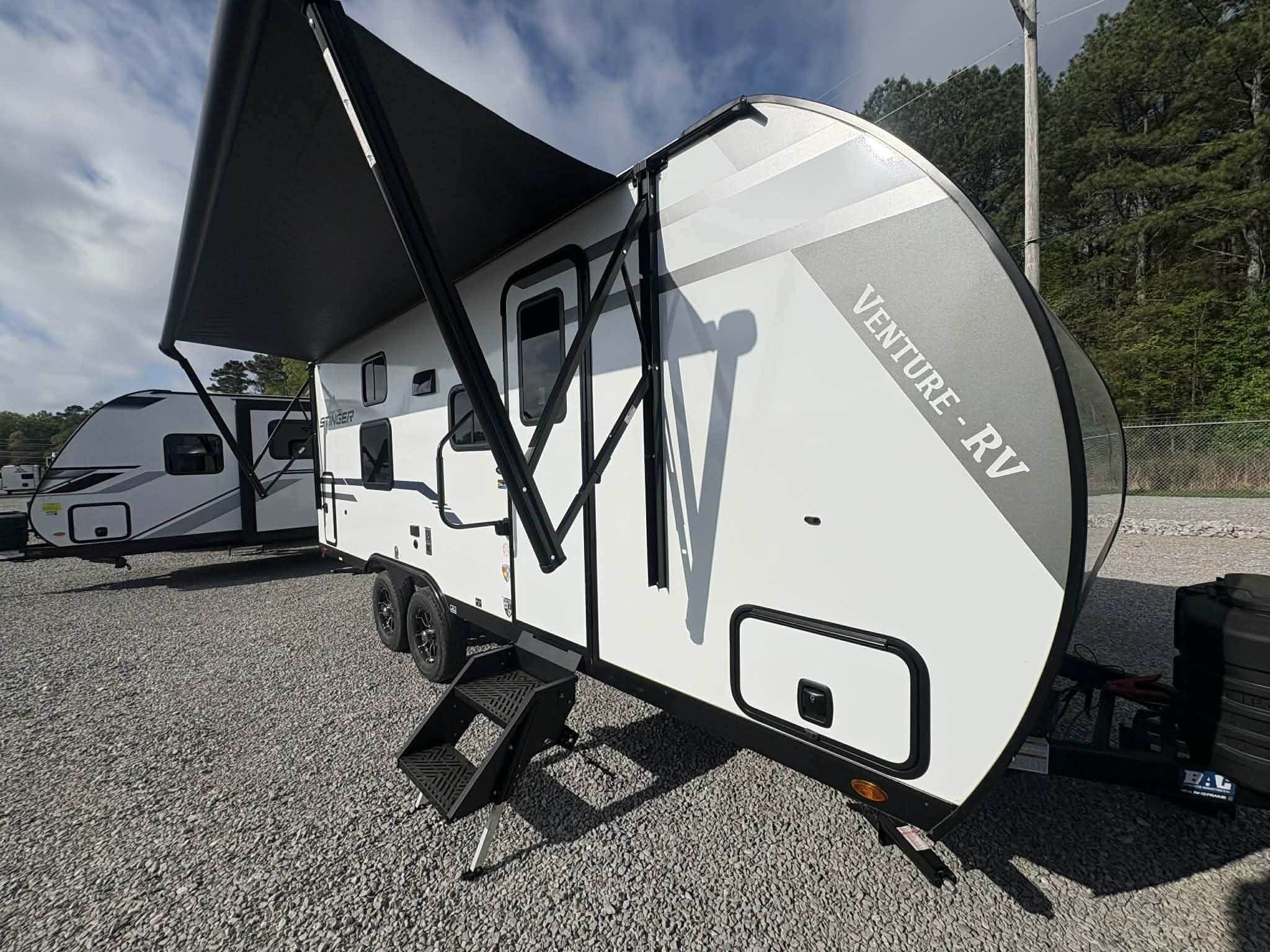 2026 VENTURE RV SPORTTREK STINGER 222VUD - Image 1