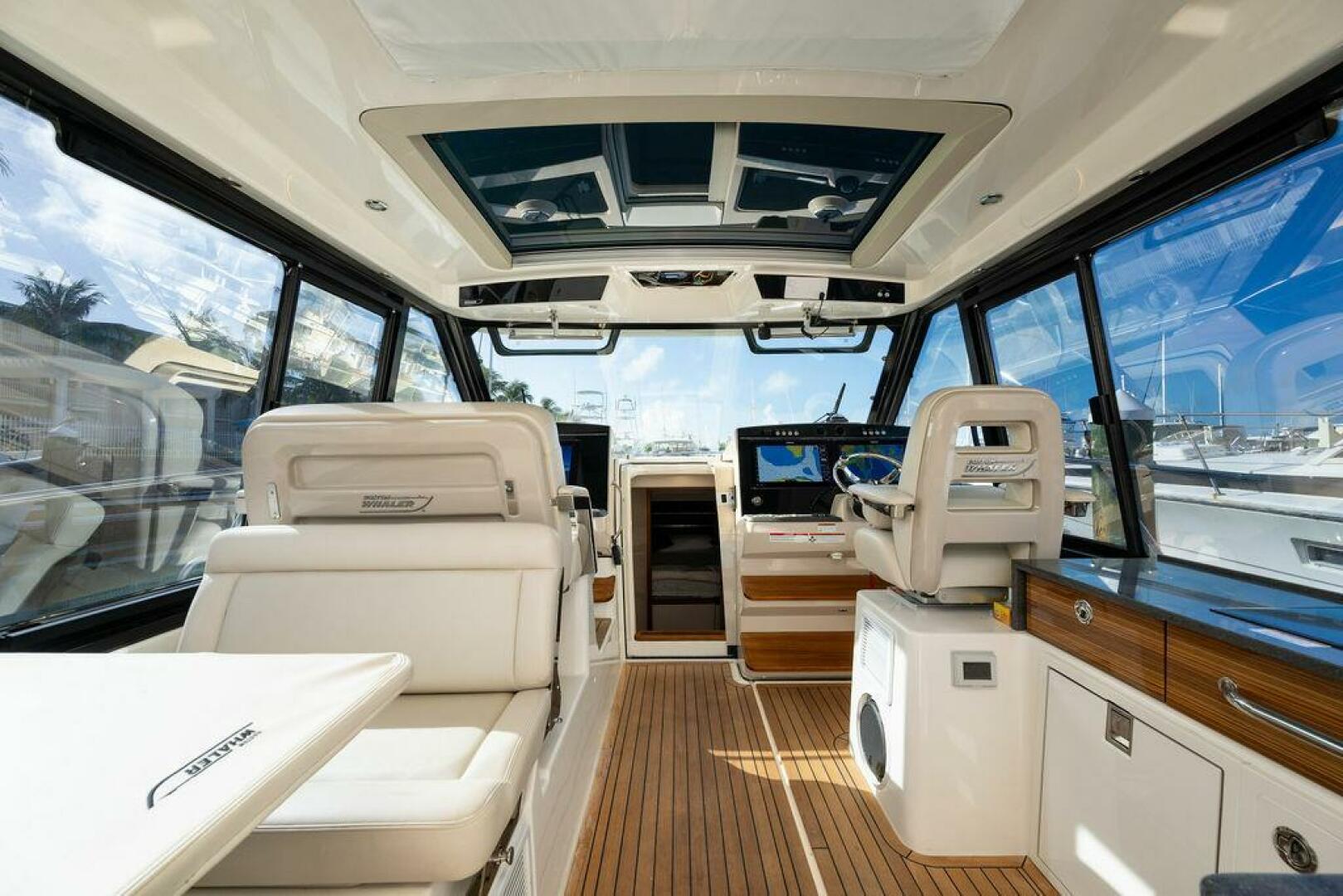 2023 Boston Whaler 405 Conquest - Image 22
