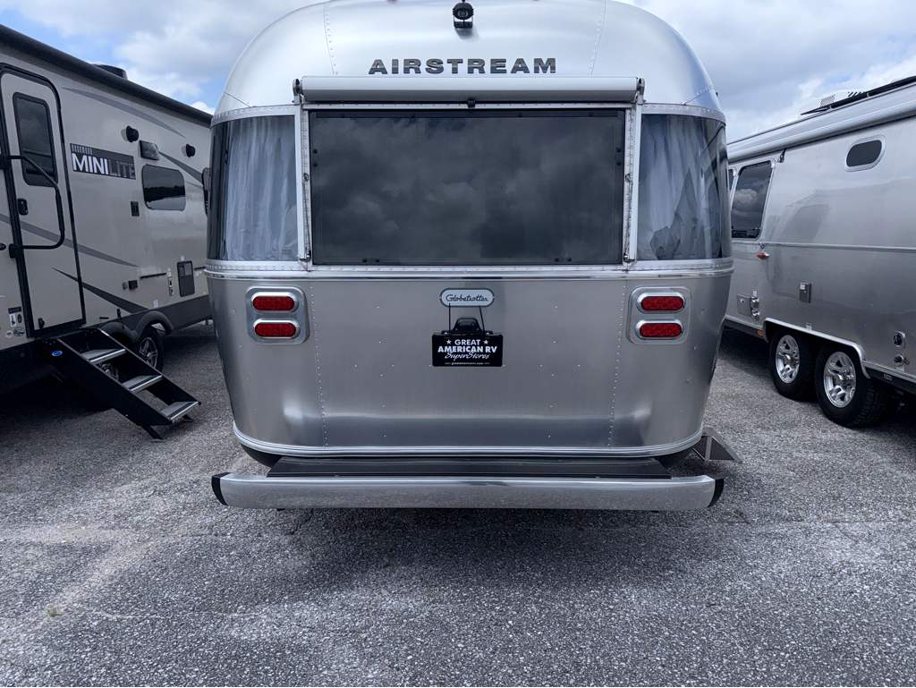 2024 AIRSTREAM GLOBETROTTER 27FB TWIN - Image 5