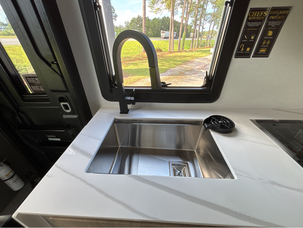 2026 Grand Design Lineage Series M 25TK - Image 14