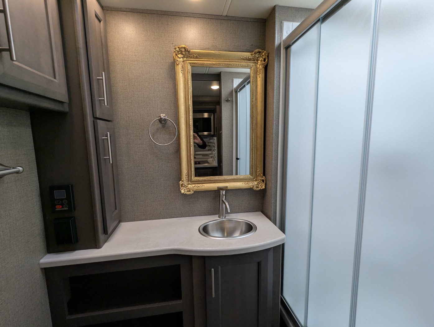 2021 Thor Motor Coach Omni SV34 - 4X4 - Image 20