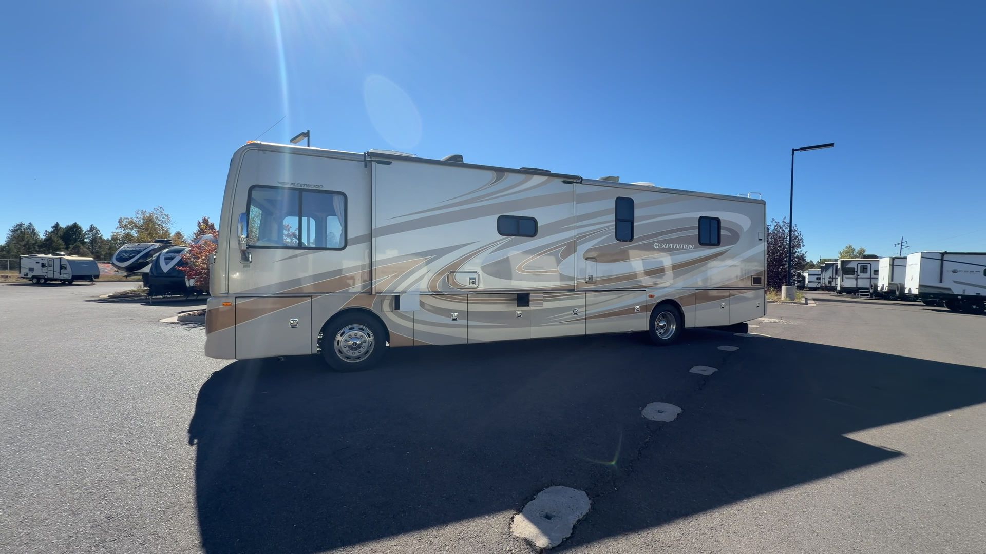 2013 Fleetwood Expedition 38B - Image 6