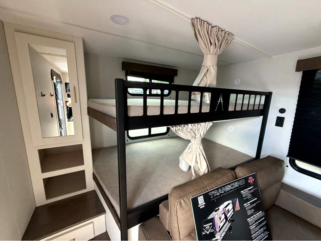 2027 GRAND DESIGN TRANSCEND 265BHT - Image 18