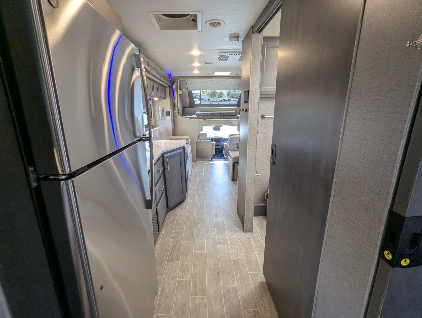 2021 Thor Motor Coach Omni SV34 - 4X4 - Image 26