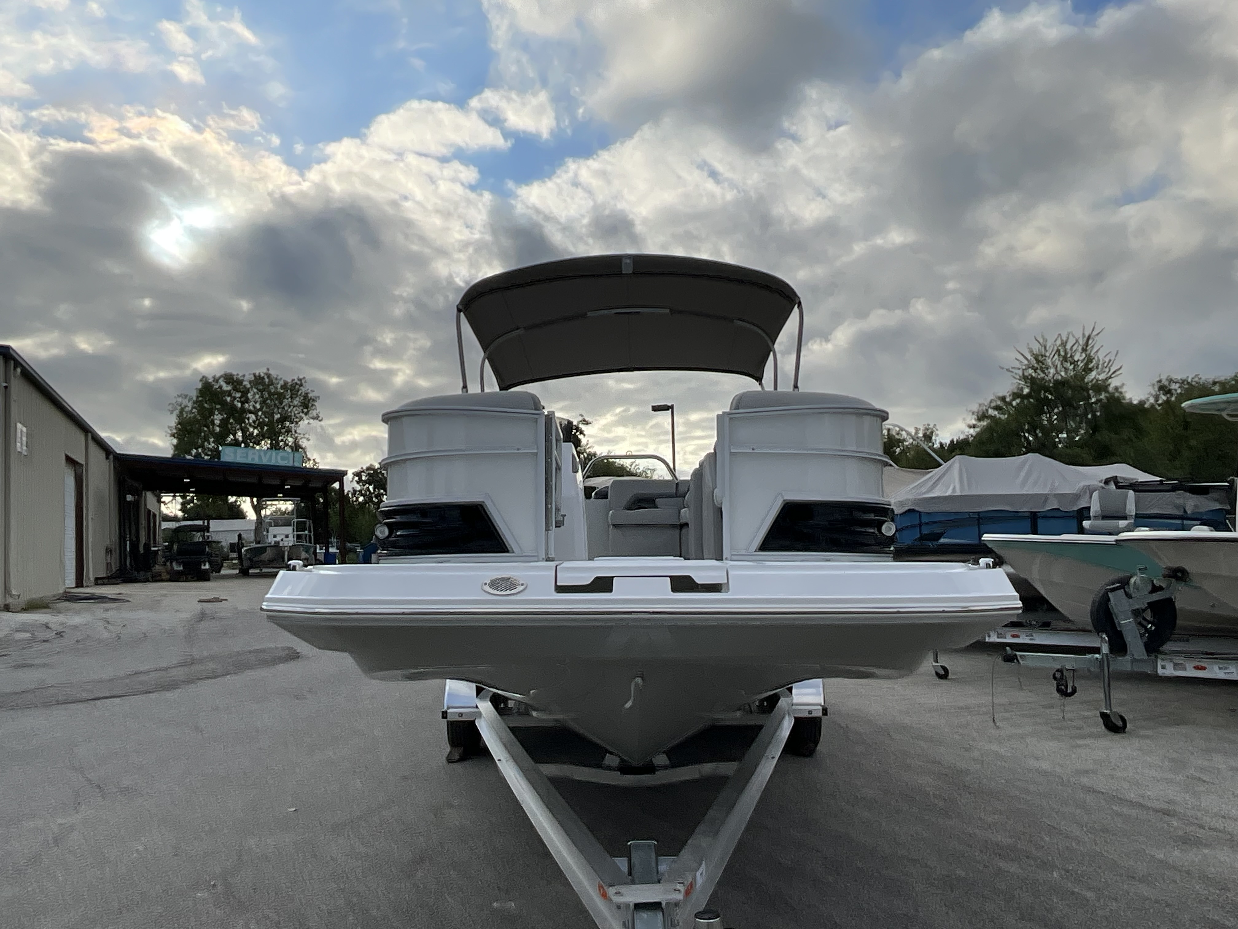 2027 Hurricane FunDeck 2360 REF - Image 2