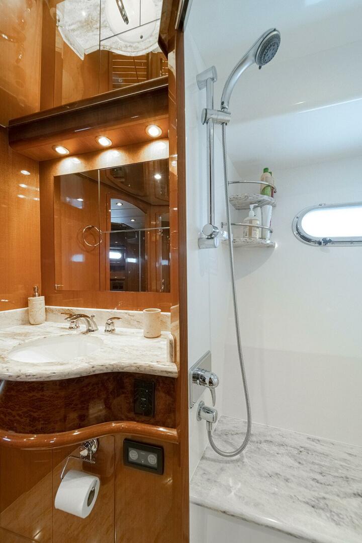 2013 Hampton 680 LRC - Image 33