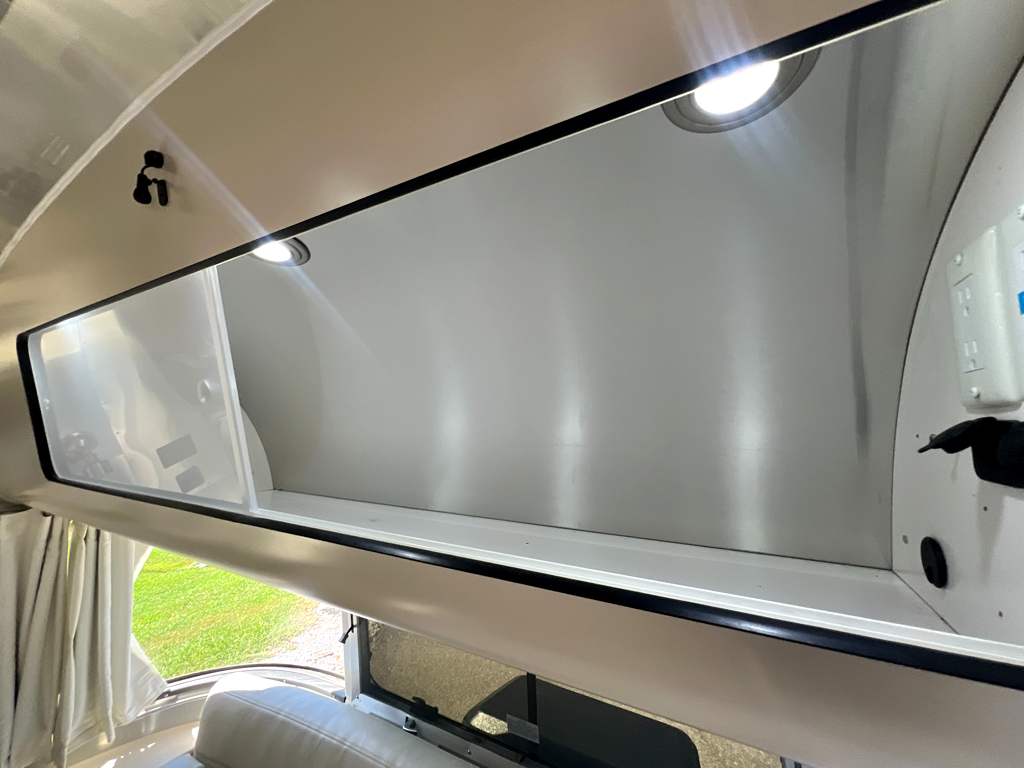 2017 AIRSTREAM INTERNATIONAL 19CB - Image 6